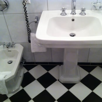 Savoy - bathroom. - Hotels Near Me - Berlin, BE Savoy - bathroom. - Hotels Near Me - Berlin, BE