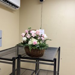 Baylee's Blooms - Flower room delivery