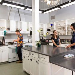 HI Sacramento Hostel - Kitchen