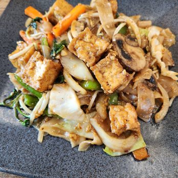 Love Thai Sushi - Drunken noodles with tofu - Thai Near Me - Murfreesboro, Tennessee Love Thai Sushi - Drunken noodles with tofu - Thai Near Me - Murfreesboro, Tennessee