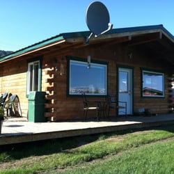 Glacier View Cabins - Exterior of large 2 bedroom cabin. Complete with gas grill and private fire pit.