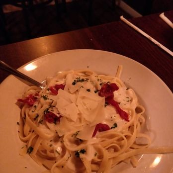 Molipazzo - Fettuccine Alfredo with sun dried tomatoes. - Italian Near Me - White House, Tennessee