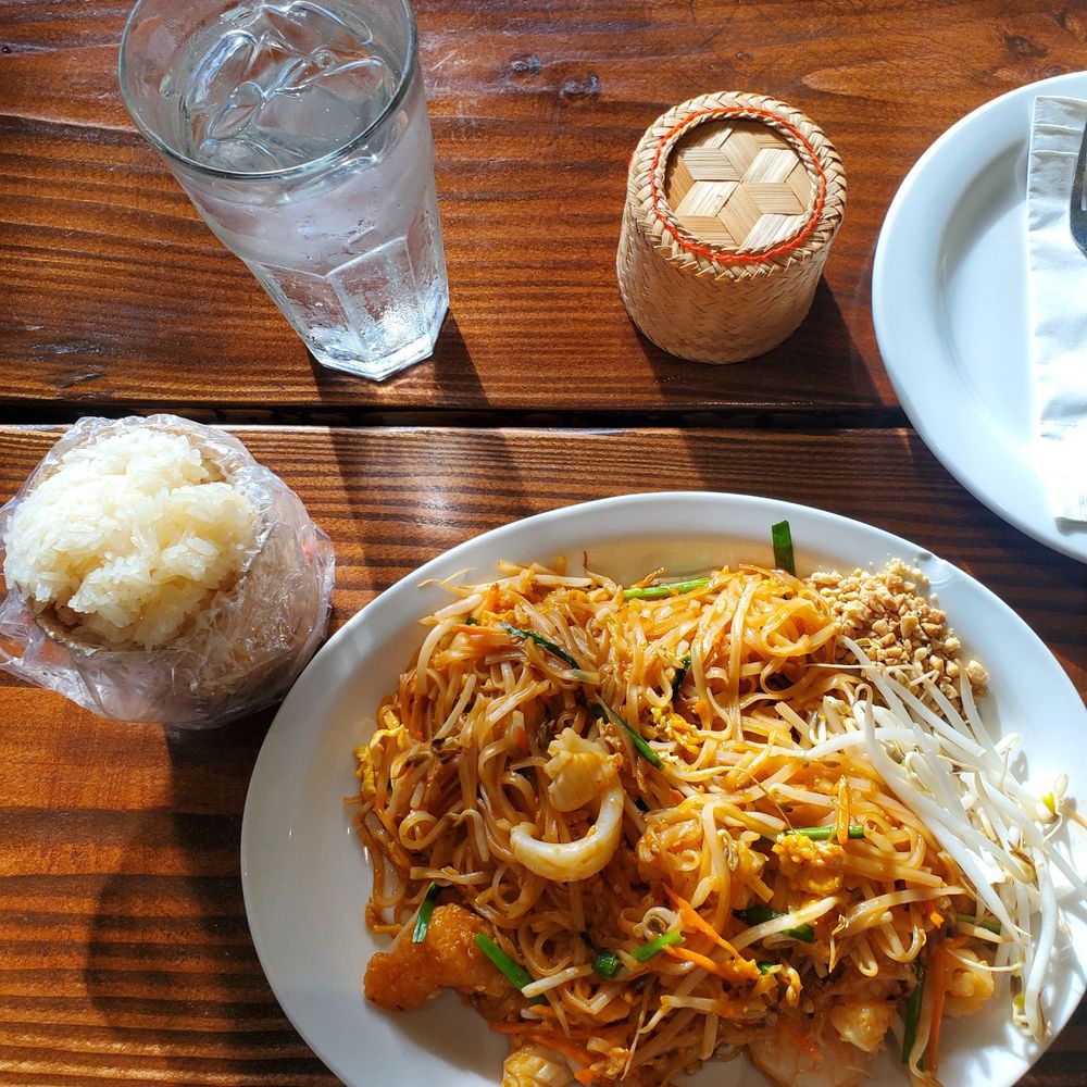 Red Elephant - Thai Near Me - Honolulu, Hawaii