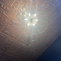 Light fixture/ceiling decor. Light fixture/ceiling decor.