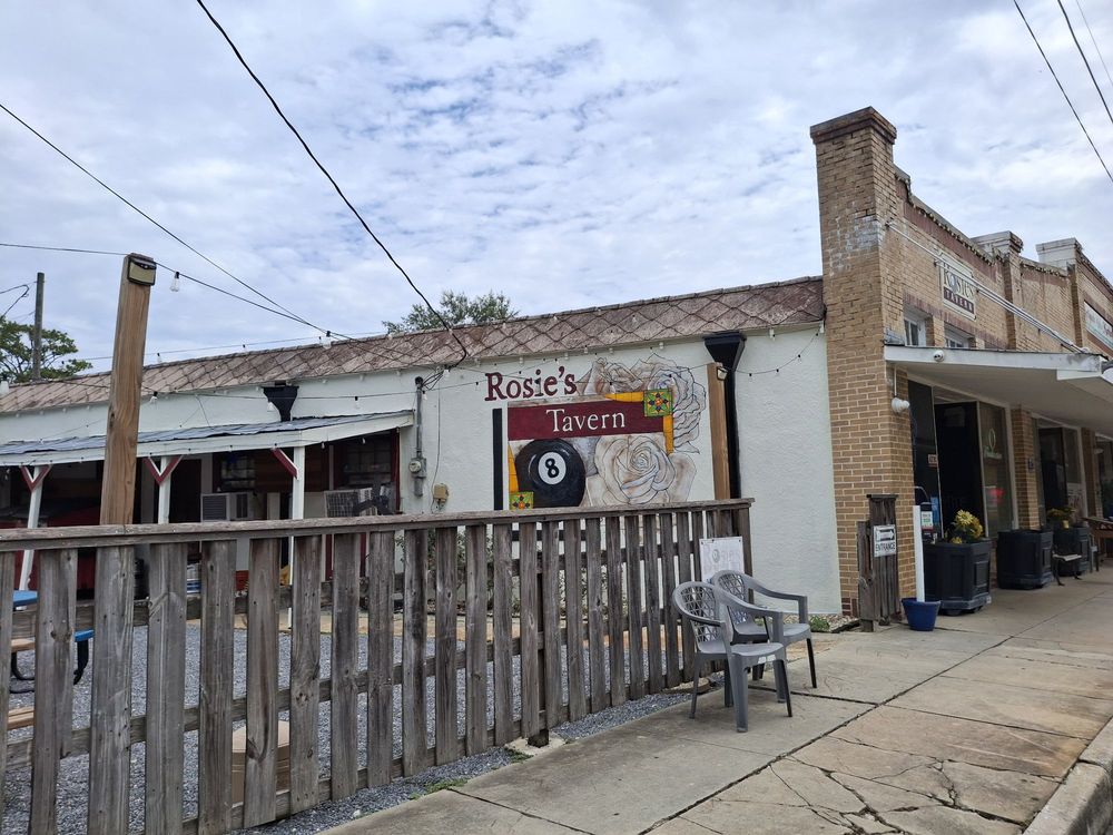 Rosie's Tavern Logo