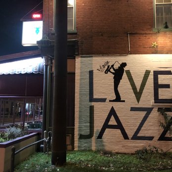 Deerhead Sidewalk Cafe & Bar - Outside - Pizza Near Me - Evansville, Indiana