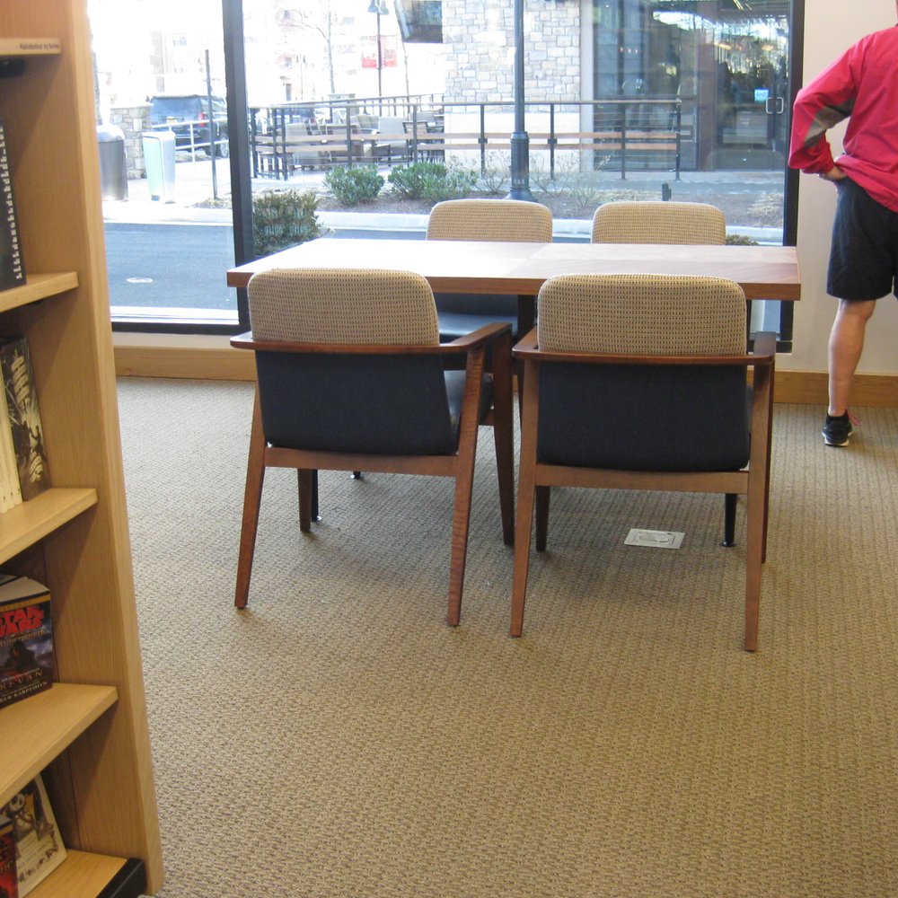 Barnes & Noble - plenty of seating for customers - Bookstores Near Me - Ashburn, Virginia