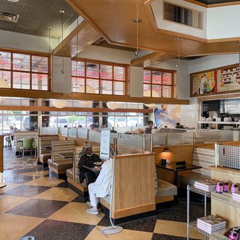 Buckhead Bread Company - the interior of a restaurant - Bakeries Near Me - Atlanta, Georgia