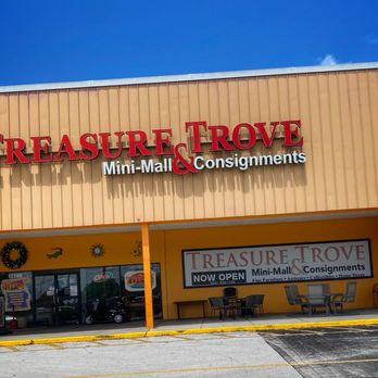 Treasure Trove Mini Mall & Consignments - Front facade & entrance from parking lot - Used, Vintage & Consignment Near Me - Hudson, Florida Treasure Trove Mini Mall & Consignments - Front facade & entrance from parking lot - Used, Vintage & Consignment Near Me - Hudson, Florida