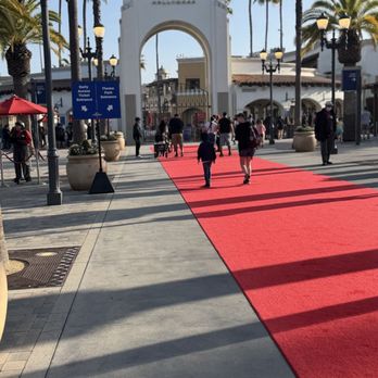 Universal Studios Hollywood - Walking in to universal Studios - Amusement Parks Near Me - Universal City, California Universal Studios Hollywood - Walking in to universal Studios - Amusement Parks Near Me - Universal City, California