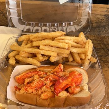 Pauli's - Lobster roll with garlic parm fries - Sandwiches Near Me - Boston, Massachusetts