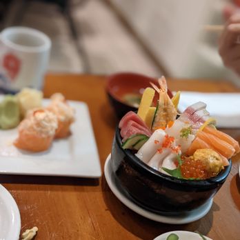 Tazaki Sushi - Chirashi bowl & salmon-scallop sushi - Sushi Bars Near Me - San Francisco, California Tazaki Sushi - Chirashi bowl & salmon-scallop sushi - Sushi Bars Near Me - San Francisco, California