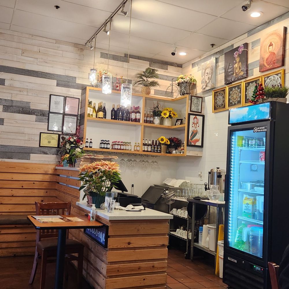 Pikul Thai Bistro - Inside - Thai Near Me - Fairfield, California Pikul Thai Bistro - Inside - Thai Near Me - Fairfield, California