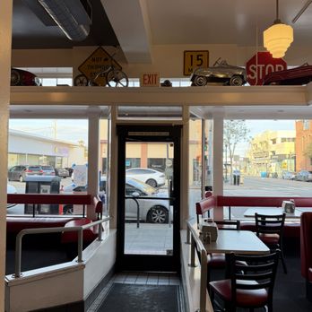 Jeffrey's Hamburgers - Inside - Burgers Near Me - San Mateo, California