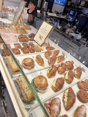 Le Parisien Bakery by null