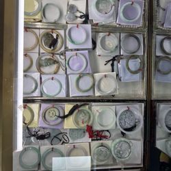 Danny's Jewelers - Jade bangles