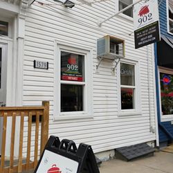 902 Resturant & Catering - Front of the restaurant