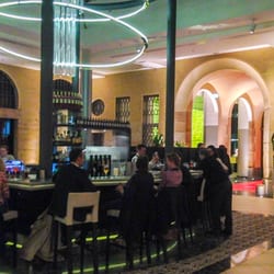 Bar im Grandhotel - Hotelbar von der Nachmittags-Kaffee-Area zum Ausgang hin