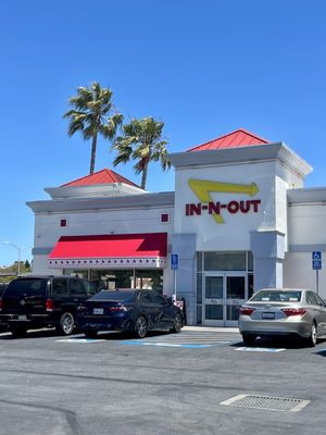 In-N-Out Burger by null