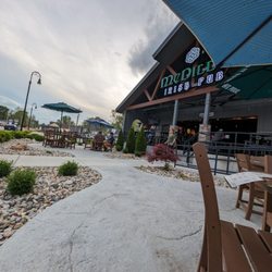McDill's Irish Pub - Outdoor patio