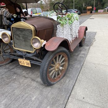Wild Oak Cafe - Car - Cafes Near Me - Glendale, California