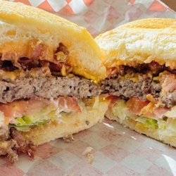 Mad Maxs Grillz - Delicious Burger!!