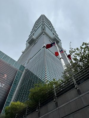 Taipei 101 by null