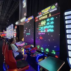 Dave & Buster's Panama City Beach - Space Invaders