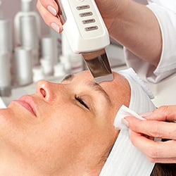 Skin & Body Therapy - Ultrasonic current exfoliation