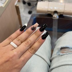 Highscale Nails Bar - And this is what she gave me