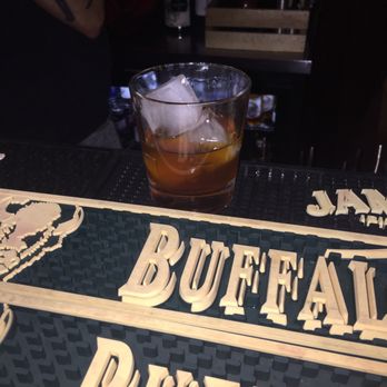 R Bar - Old fashioned - Lounges Near Me - Los Angeles, California R Bar - Old fashioned - Lounges Near Me - Los Angeles, California