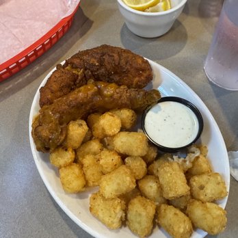 Pluckers Wing Bar - Linc - Boneless tenders ($18, 6/10) - Chicken Wings Near Me - Austin, Texas