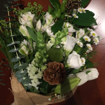 Flowers For Dreams - Fresh complimentary flowers!!! my office smells like winter...beautiful bouquet! they really know how to fix their mistakes. - Florists Near Me - Chicago, Illinois