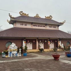 Chua Quan Am - Front view