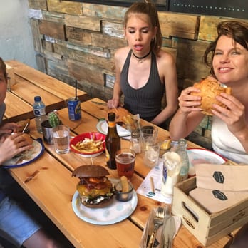 La Central - Burgers Near Me - Barcelona, B La Central - Burgers Near Me - Barcelona, B
