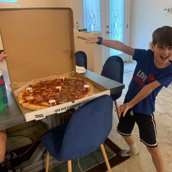 Genna Pizza - Extra large pizza - Pizza Near Me - Melbourne, Florida Genna Pizza - Extra large pizza - Pizza Near Me - Melbourne, Florida