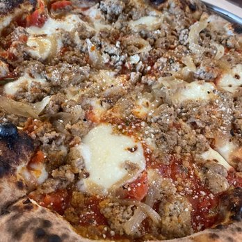 Marlow - Salciccia (caramelized onions and Italian sausage) $28, or $30, can't recall. - Pizza Near Me - Makawao, Hawaii Marlow - Salciccia (caramelized onions and Italian sausage) $28, or $30, can't recall. - Pizza Near Me - Makawao, Hawaii