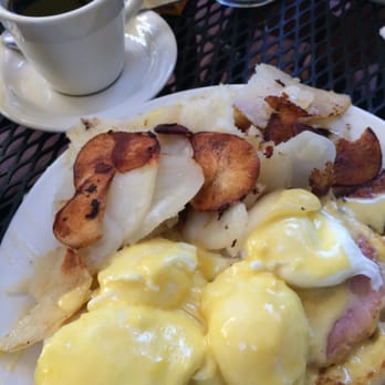 Lou Mitchell's - Breakfast & Brunch Near Me - Chicago, Illinois Lou Mitchell's - Breakfast & Brunch Near Me - Chicago, Illinois