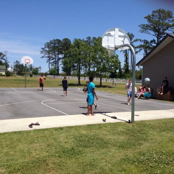 Sun Retreats New Point - Basketball Court - Campgrounds Near Me - New Point, Virginia