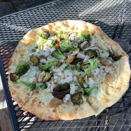 Verde pizza with chicken Verde pizza with chicken