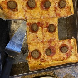 Gentleman Jim's Restaurant - Pepperoni and meatball 16" PIZZA