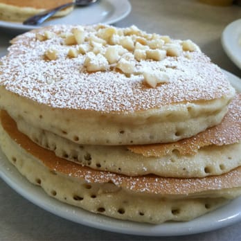 Eggs 'n Things - Macadamia Nut pancakes - Breakfast & Brunch Near Me - Honolulu, Hawaii