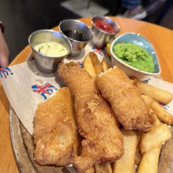 Gordon Ramsay Pub & Grill - Fish and chips - Pubs Near Me - Las Vegas, Nevada