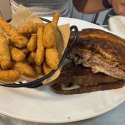 Schmitty's On Main - patty melt