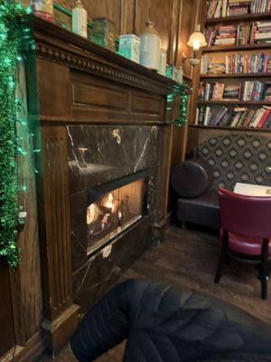 D4 Irish Pub & Cafe by null