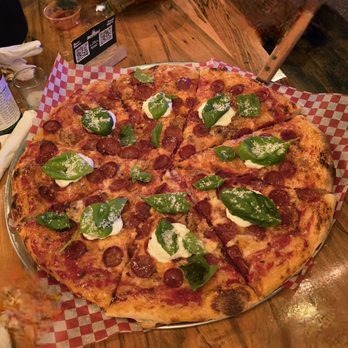 Breakwall Brewing Company - New York sausage and Pep pizza - Brewpubs Near Me - Port Colborne, Ontario Breakwall Brewing Company - New York sausage and Pep pizza - Brewpubs Near Me - Port Colborne, Ontario