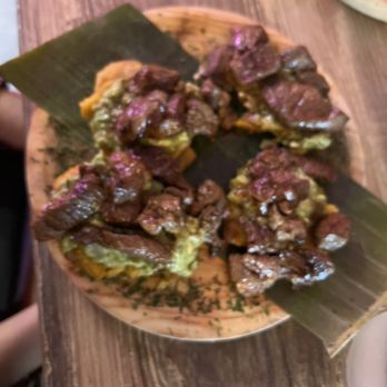Fonda Sabaneta - Tostones Con Guacamole Y Carne - Colombian Near Me - Miami, Florida Fonda Sabaneta - Tostones Con Guacamole Y Carne - Colombian Near Me - Miami, Florida