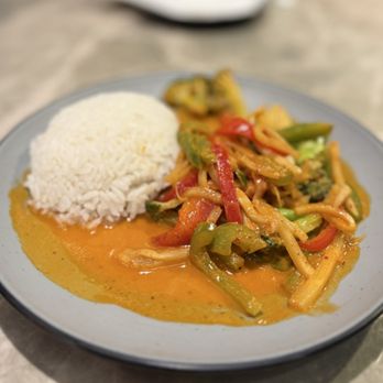 Do Eat - Red Curry Vegetables - Thai Near Me - Minot, North Dakota