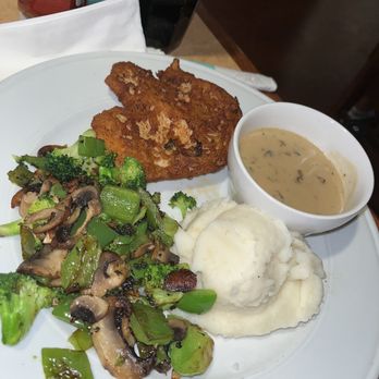 Studio Diner - Fried chicken plate - American Near Me - San Diego, California