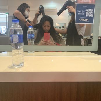 Piandre - 2 people to blow dry my hair out!! Efficient! - Hair Salons Near Me - Taguig, NCR